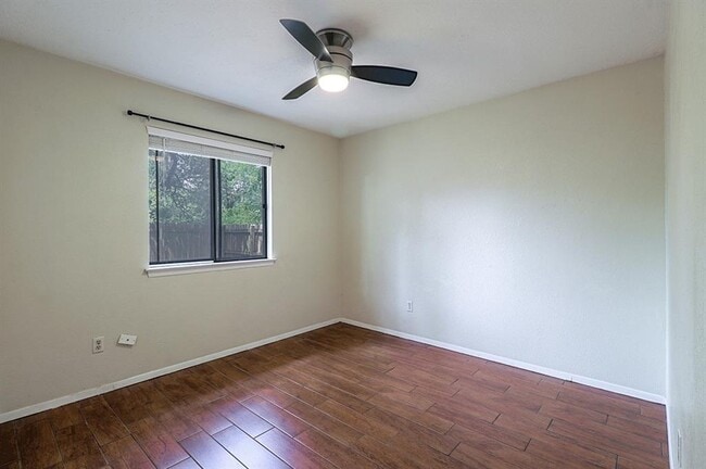 Building Photo - 3510 Oak Creek Dr