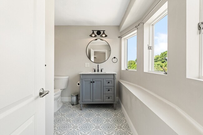 Building Photo - 159 Cowper St