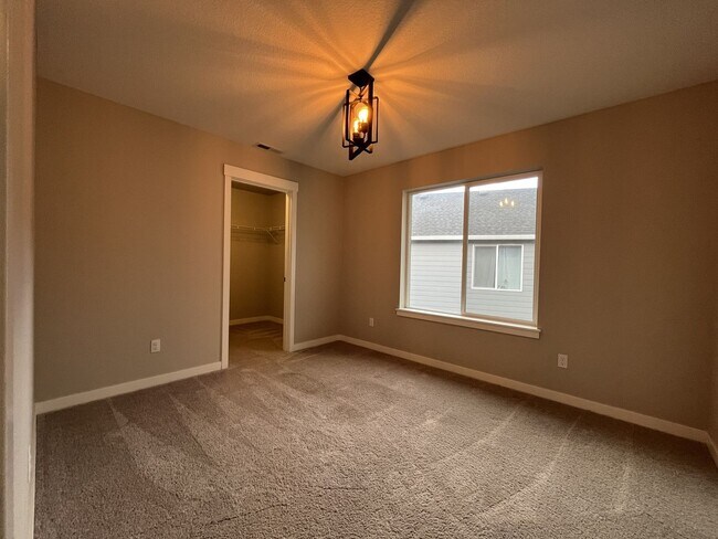 Building Photo - Spacious Modern Home with Open-Concept Living, Elegant Interior Features & Attached Garage