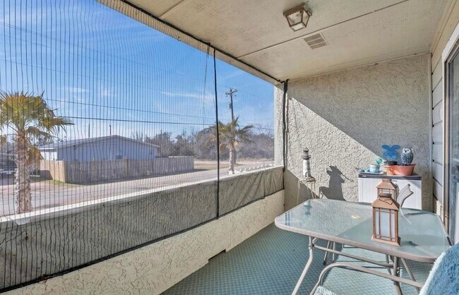 Building Photo - 604 Highcrest Dr