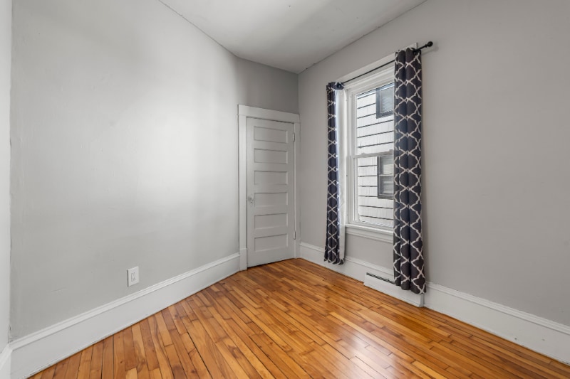 Building Photo - 1123 5th St NE