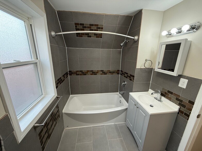 Building Photo - 10154 S Calumet Ave