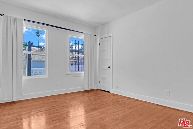 Building Photo - 736 N Poinsettia Pl
