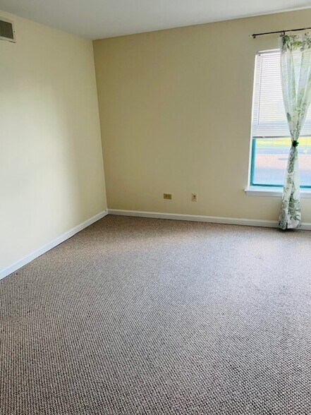 Building Photo - 3275 Kirchoff Rd