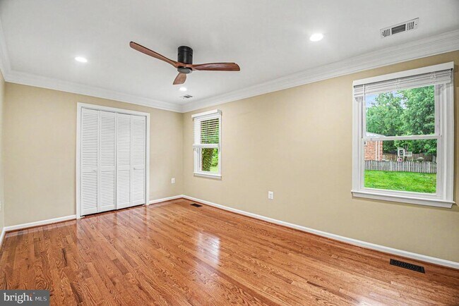 Building Photo - 16200 Edgewood Dr
