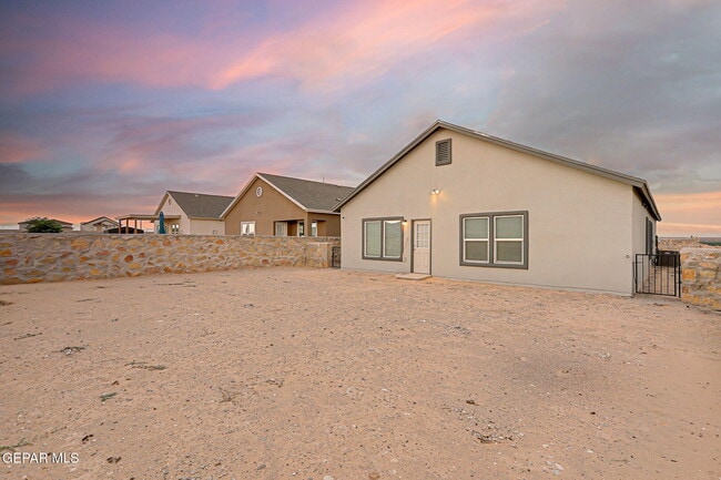 Building Photo - 7416 Tamarack Pl