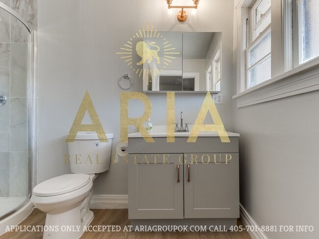 Building Photo - *COMING SOON!* UPDATED 3 BED/2 BATH DUPLEX...