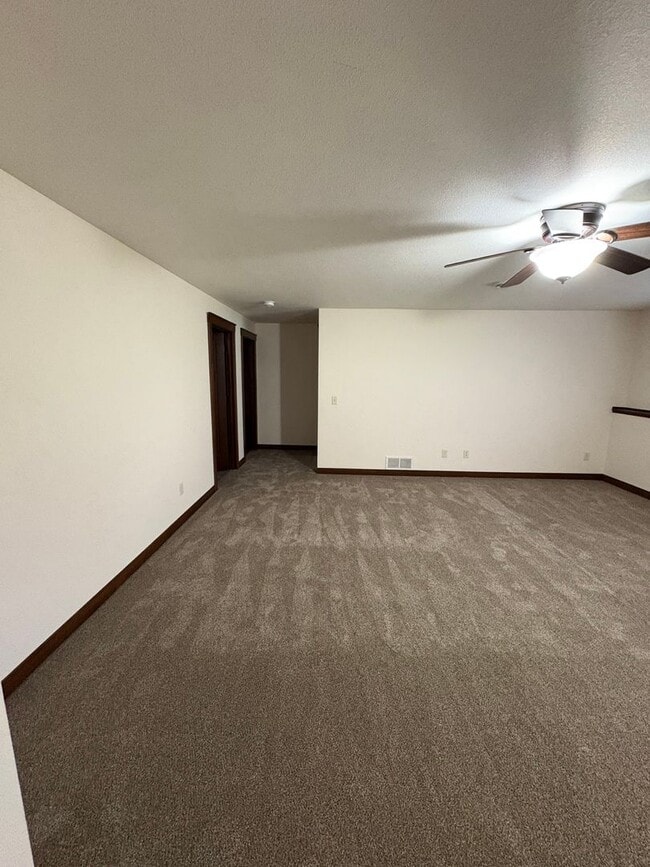 Building Photo - 588 Blue Karner Dr