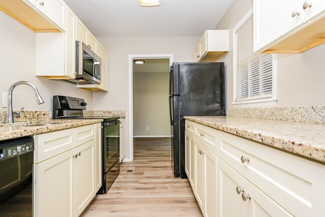 Building Photo - 367 Lady Guinevere Way