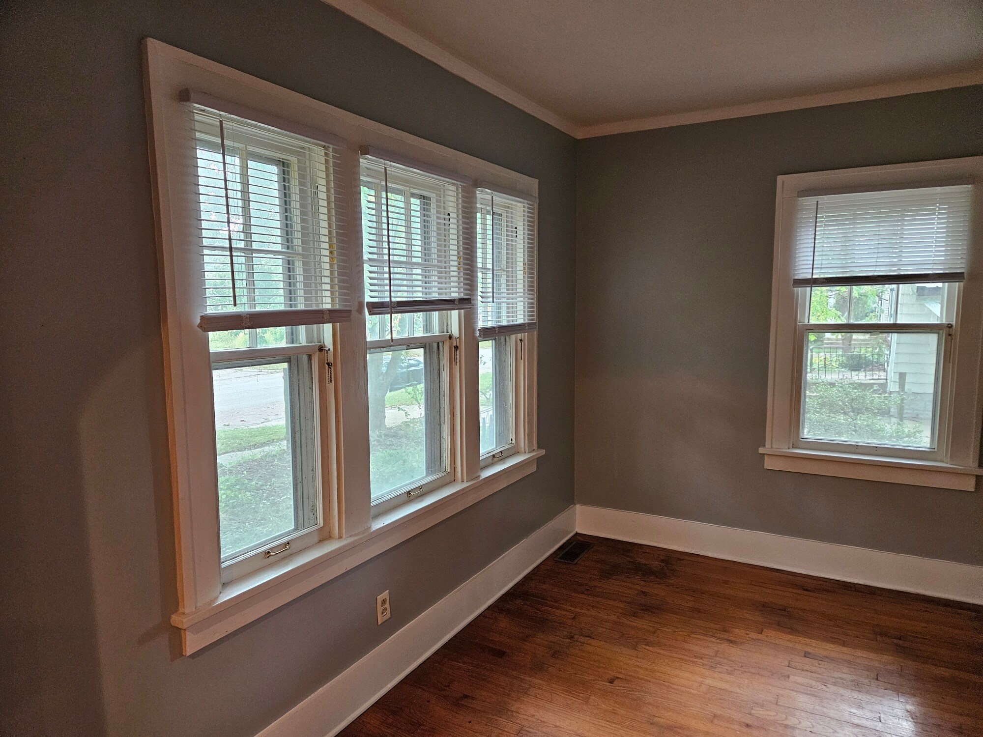 Building Photo - 1602 W University Ave