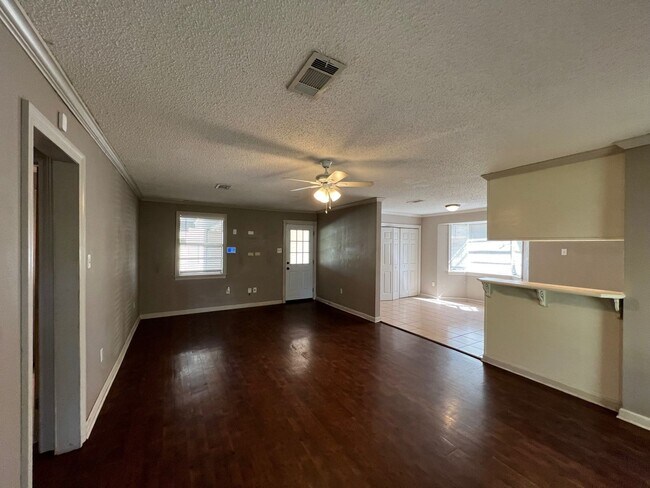 Building Photo - Shadow Bluff