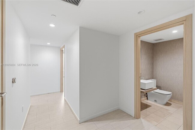 Building Photo - 1000 Brickell Plaza