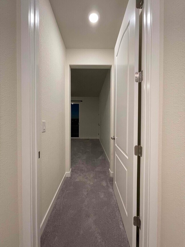 Building Photo - 8781 S Wenatchee Ct