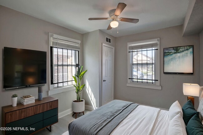 Building Photo - 2036 W 11th St