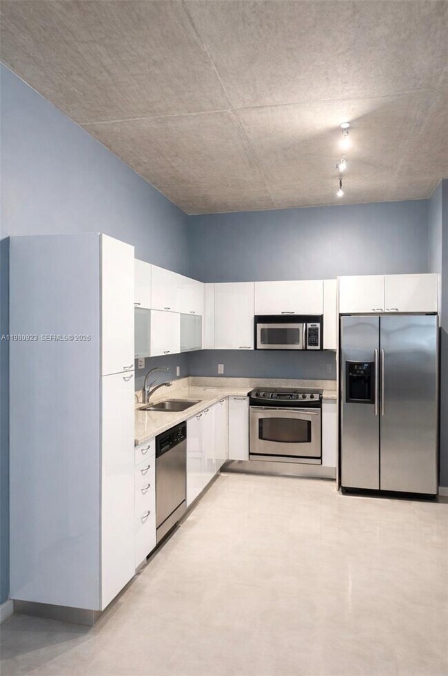 Building Photo - 234 NE 3rd St