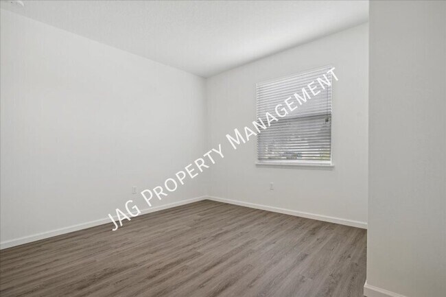 Building Photo - 516 Fredericksburg St