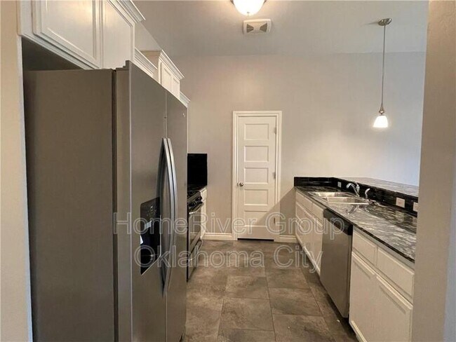 Building Photo - 1017 Merlin Dr