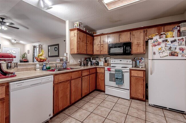 Building Photo - 110 Sendero Dr
