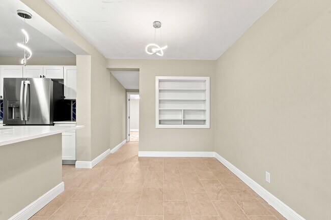 Building Photo - 1704 Paine Ave