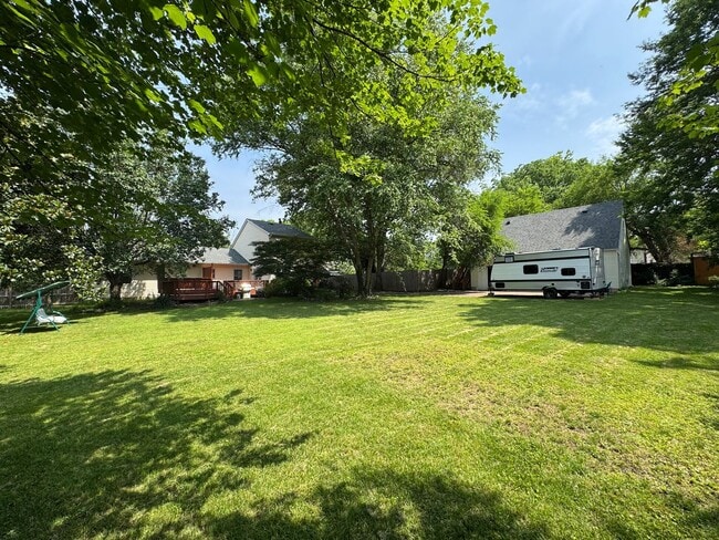 Building Photo - Beautiful 3 Bed 2.5 Bath Single Family Hom...