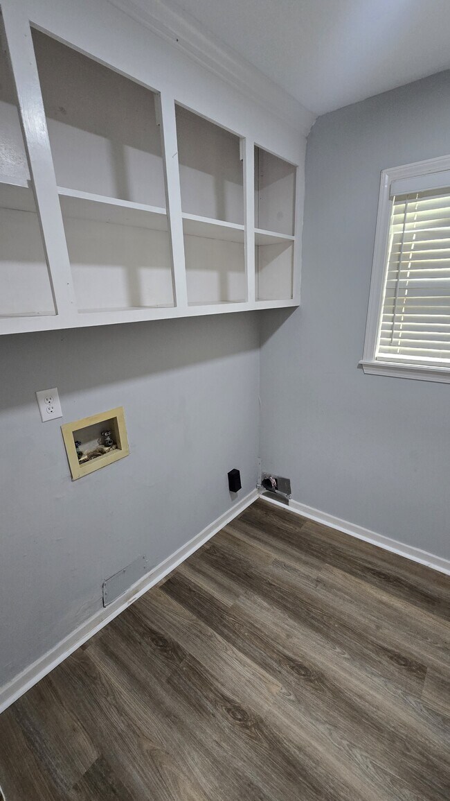 Building Photo - 405 Brentwood Dr