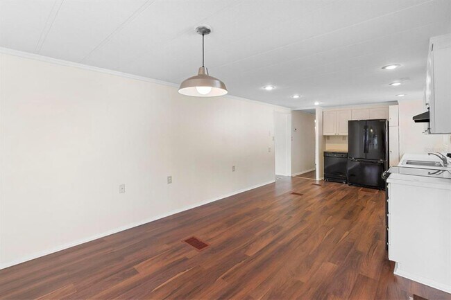 Building Photo - 831 Wolf Trail