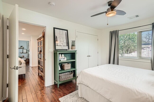 Building Photo - Home for Lease In East Downtown Austin Holly District