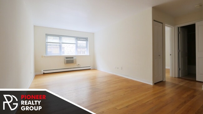 Building Photo - 625 W Wrightwood Ave