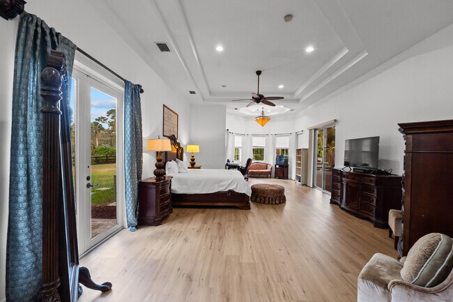 Building Photo - 14471 Paddock Dr