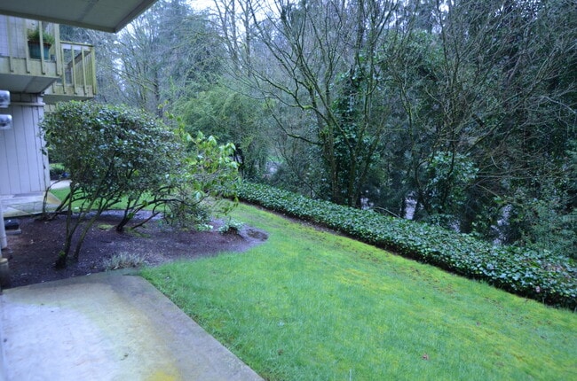 Building Photo - Two Bedroom 2 1/2 Bath Condo