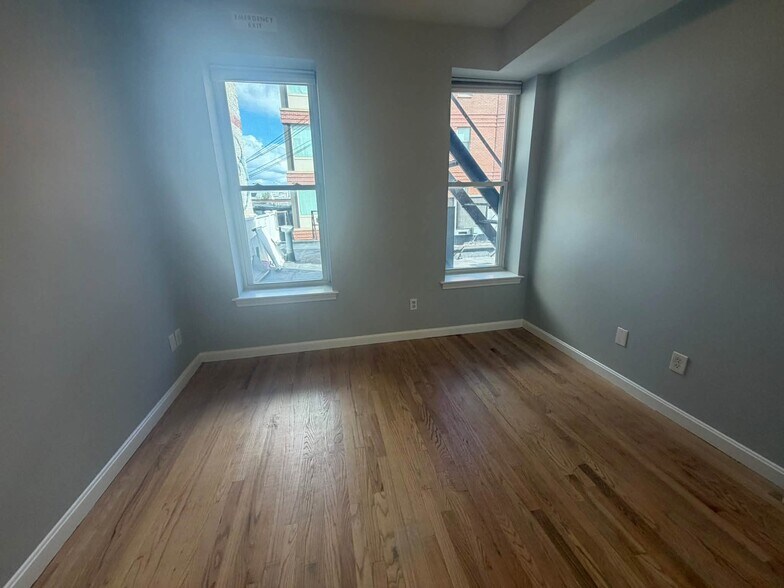 Building Photo - 1429 Tremont St