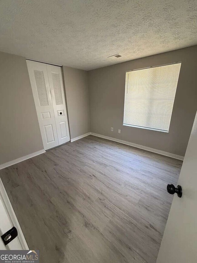 Building Photo - 418 Engle Dr