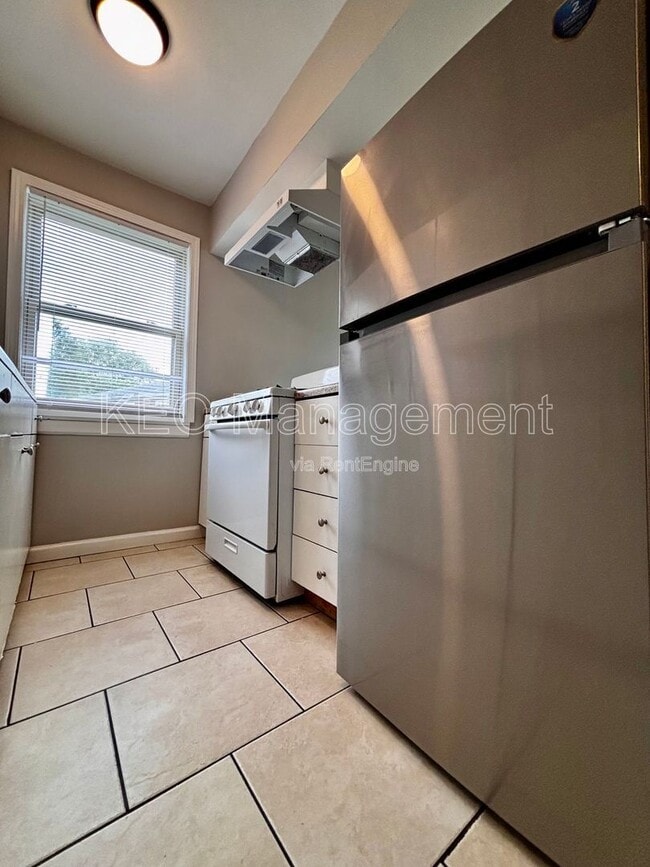 Building Photo - 231 E Xenia Dr