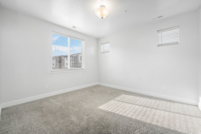 Building Photo - Beautiful 3BR Condo in Riverton - Move-In Ready