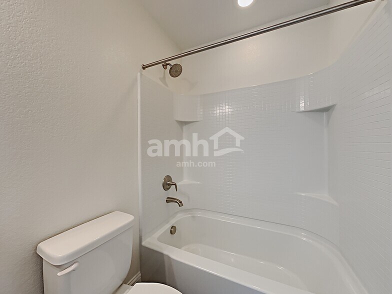 Building Photo - 10174 Dogwood St