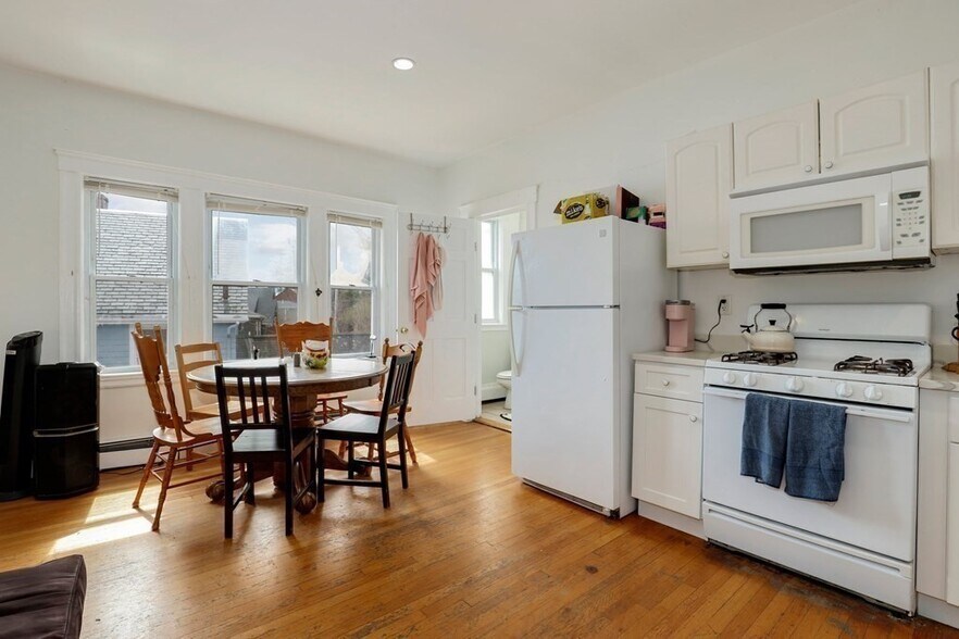 Building Photo - 61 Algonquin Rd