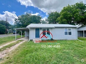 Building Photo - Available Now: Charming 2 Bedroom 1 Bath w...