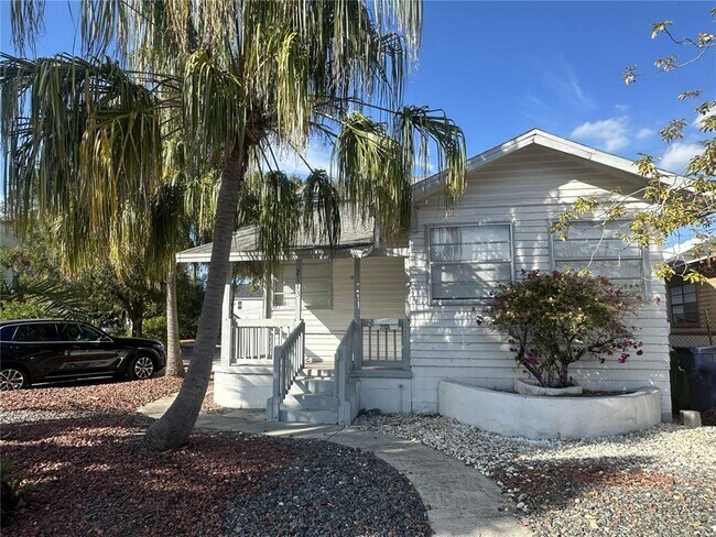 Building Photo - 2113 W North B St