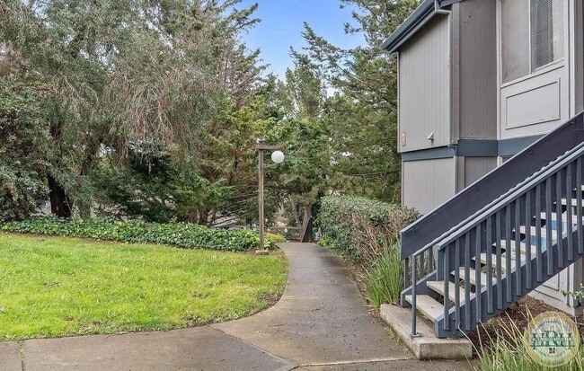 Building Photo - Fully Updated 2 BR | 1 BA Condo in Vallejo