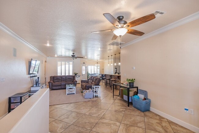 Building Photo - 4 Bedroom 2 bath Beautiful Home