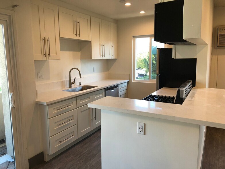 Building Photo - 3611 Mentone Ave