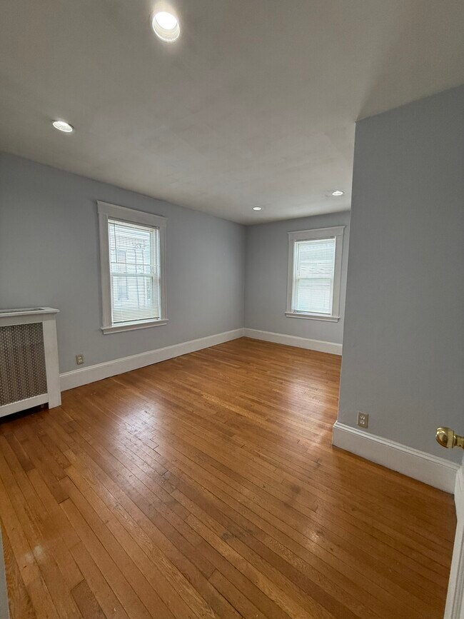 Building Photo - 527 Gallivan Blvd