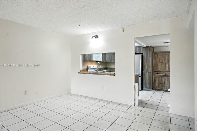 Building Photo - 9802 Hammocks Blvd