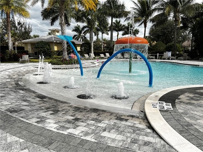 Building Photo - 2084 Wellington St