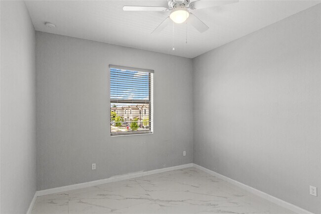 Building Photo - 221 SW 159th Way