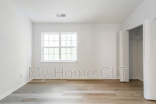 Building Photo - 1766 Forest Side Ln