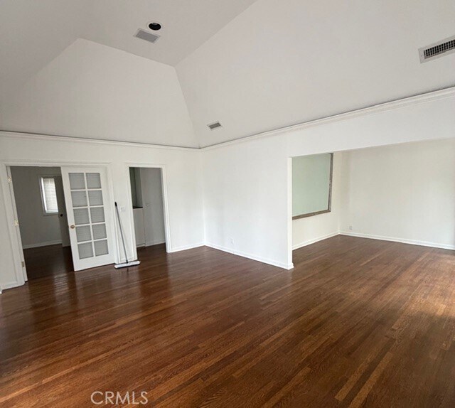 Building Photo - 402 N Irving Blvd