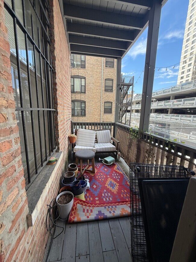 Building Photo - 12 W Chestnut St