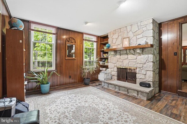 Building Photo - 1316 Heller Dr
