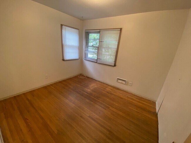 Building Photo - 5 Bedroom by NDSU!!